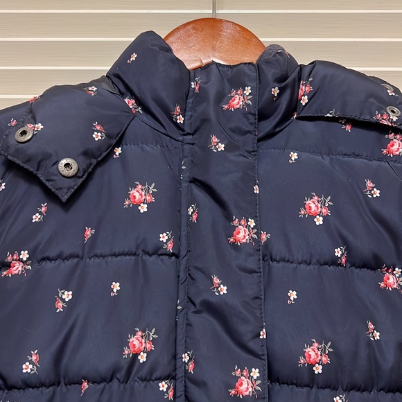 Gap Kids Puffer Jacket in Navy with a Hood - Picture 3 of 16